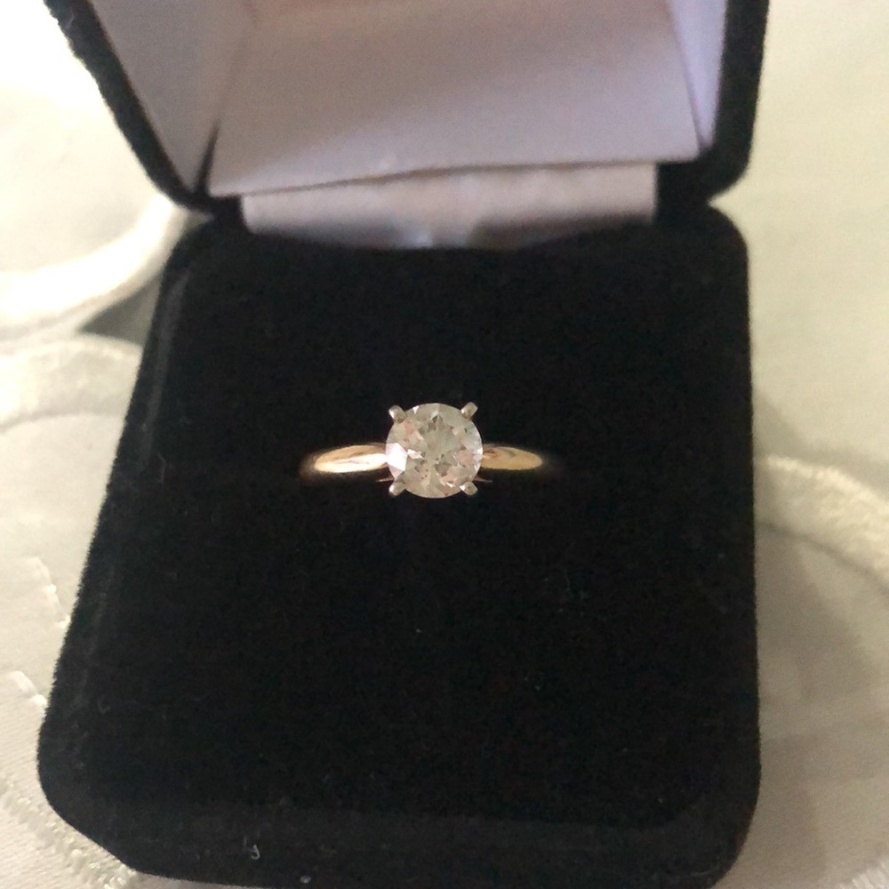 MACY'S STAR SIGNATURE DIAMOND ring size 7